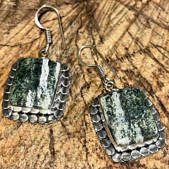 Chrysotile in Serpentine Earrings 1 7/8” - Picture 7 of 8